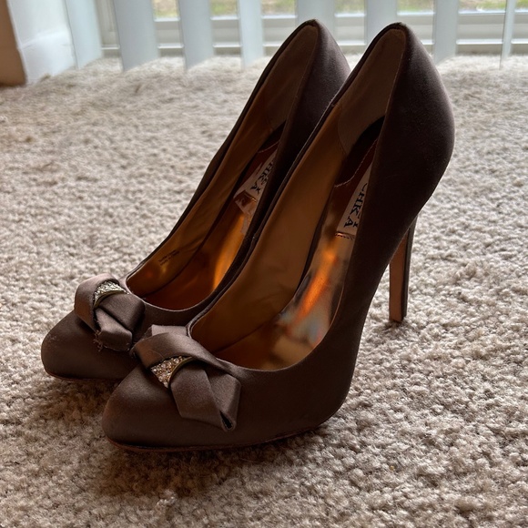 Badgley Mischka Mocha Brown Satin Pumps With Bow and Crystal Toe Size 6.5 - Picture 1 of 10